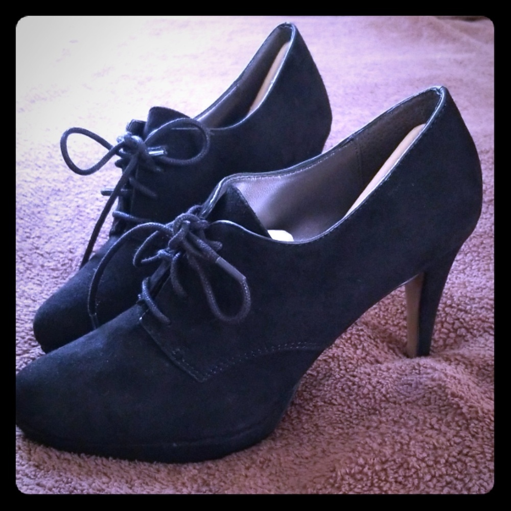 Adrienne Vittadini Pinehurst Suede Booties